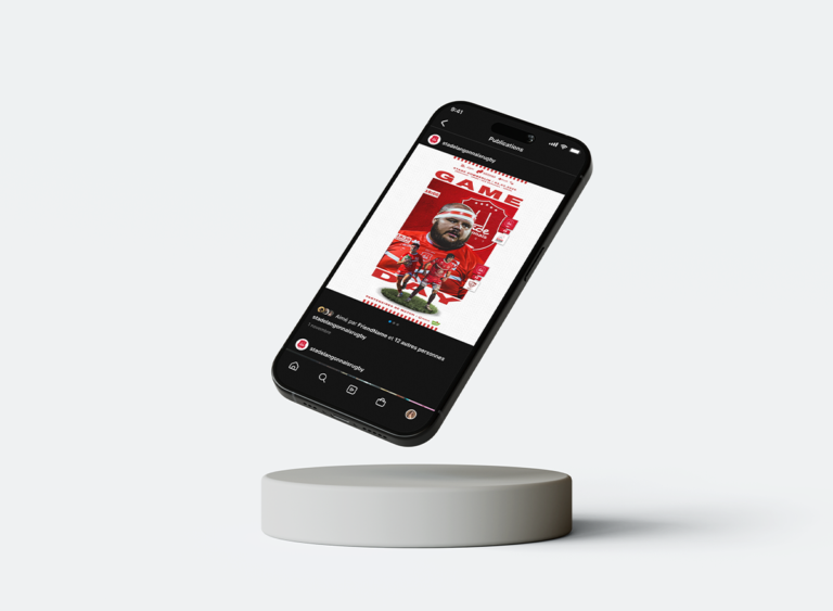 Visuel mockup téléphone incliné montrant un post Instagram sur le feed du Stade Langonnais Rugby